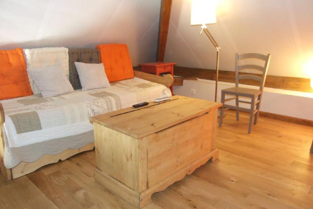 Les Pins - Maison Avec Parking Ferme Et Jardin Commun Au Calme Saint-Prix Kültér fotó